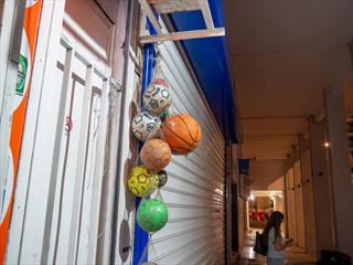 Wann wohl das letzte Mal ein Ball aus diesen Netz verkauft wurde