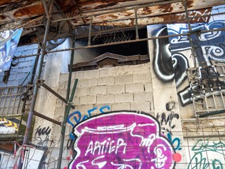 Hinter der Porenbetonwand, ein Architrav der seinem Namen alle Ehre macht.