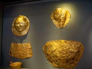 Ha! Wir sind nun 2500 Jahre vorangeschritten (1600BC). Mykene!