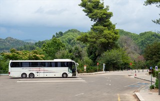 Ah, da wo die Busse stehen, da musst du gehen