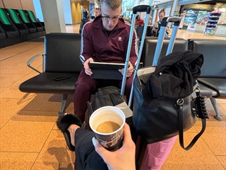Das Mädchen mit dem Becher (und Bob) ist wieder unterwegs