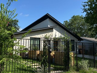 Zurück nach Austin. Der Anbau links ist das Gästehaus