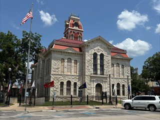 Lampasas Stadt. 2020 hatte diese Stadt 7200 Einwohner. Kempner Tx. hat ca. 1200