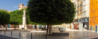 Auf der Plaza. Villa Fortuna ist natürlich geschlossen. Der Spanier macht grundsätzlich um 14:00 zu ...