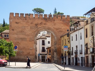 Durch die Puerta del Elvira
