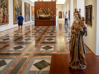 Wenn man in so eine Ausstellung geht, muss man ein Ticket haben