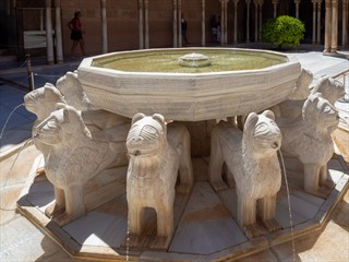 Da isser ja ... der Brunnen