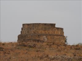 ... das Ding. Römisches Mausoleum auf der Hochebene von Gandul
