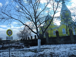 An verrückten Kirchen vorbei