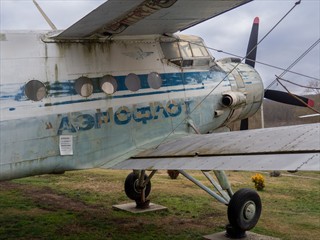 Hier wird unter Androhung von 500 Lei Strafe (25 Euro!), davor gewarnt in das Flugzeug zu steigen