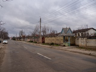 Interessanter Brunnen am Wegesrand