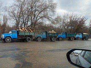 Seltsame Strasse. Auf der sind wir auch gekommen