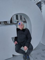 Ich habe mir den Kopf an einem Regal gestossen 