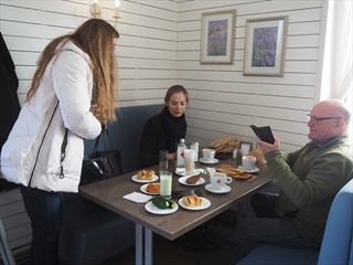 Es gibt Kaffee und Kuchen aber...