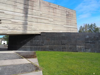 Purer Brutalismus